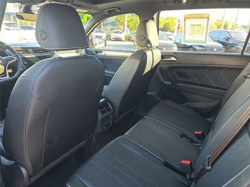 Used 2023 Volkswagen Tiguan SE R-Line image 10