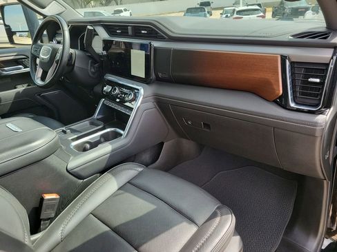 Used 2024 GMC Sierra 2500 Denali image 29