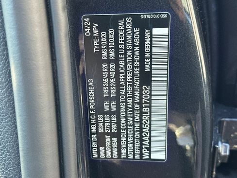 Used 2024 Porsche Macan image 29