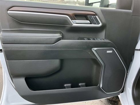 Used 2024 GMC Sierra 2500 SLT w/ SLT Premium Package image 28