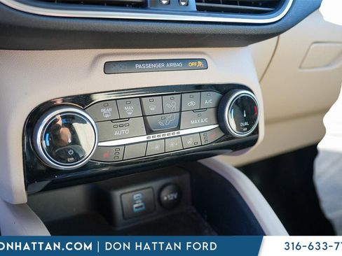 Used 2022 Ford Escape Titanium image 9