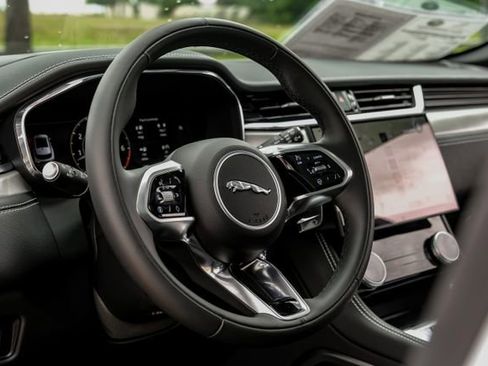 Used 2026 Jaguar F-PACE R-Dynamic S AWD/4WD image 19