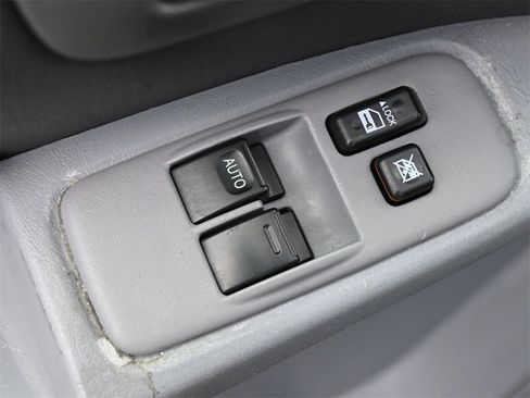 Used 2000 Toyota Sienna LE image 3