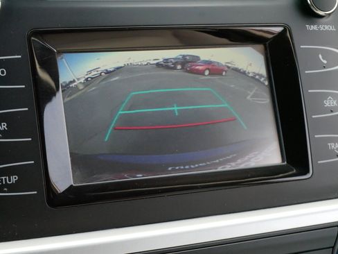 Used 2019 Toyota Highlander LE image 28