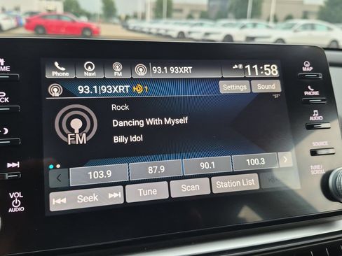 Used 2018 Honda Accord Touring image 19