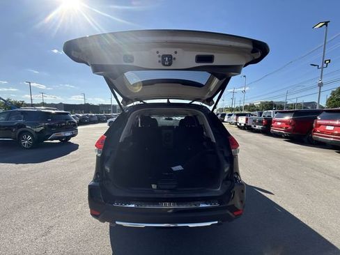 Used 2018 Nissan Rogue SV AWD/4WD image 22