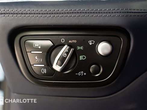 Used 2023 Bentley Bentayga Extended Wheelbase image 26