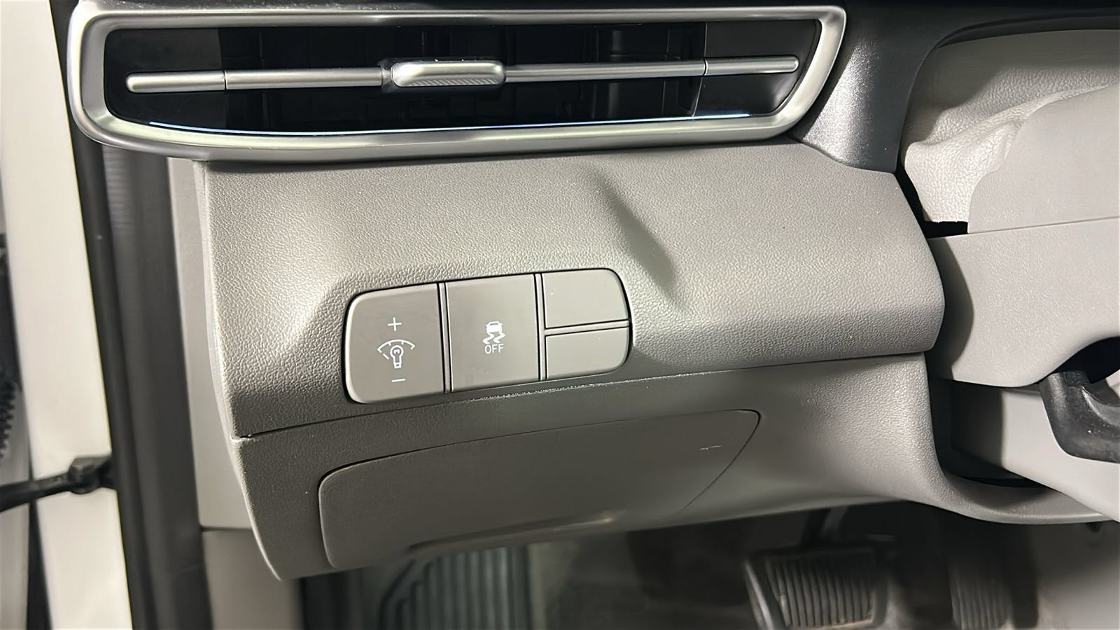 Used 2025 Hyundai Elantra SEL FWD image 23