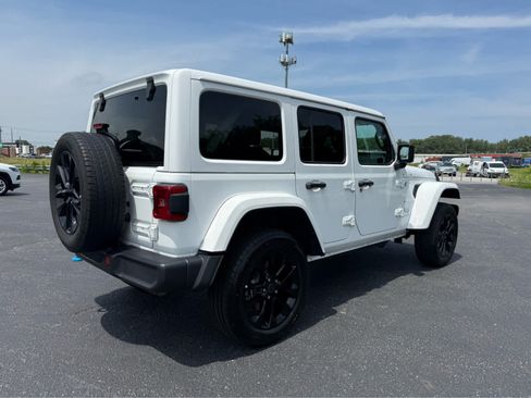 Used 2024 Jeep Wrangler Unlimited Sahara AWD/4WD image 8
