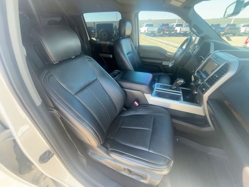 Used 2019 Ford F150 Lariat image 29