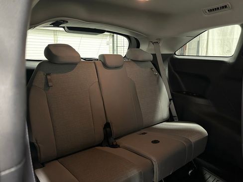 Used 2025 Toyota Sienna LE FWD image 56
