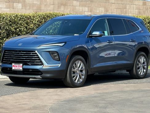 Certified 2025 Buick Enclave Preferred FWD image 8