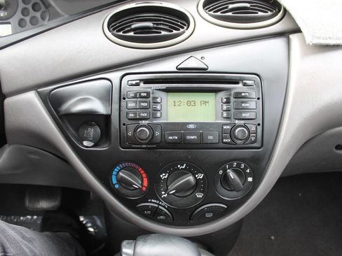 Used 2003 Ford Focus SE image 34
