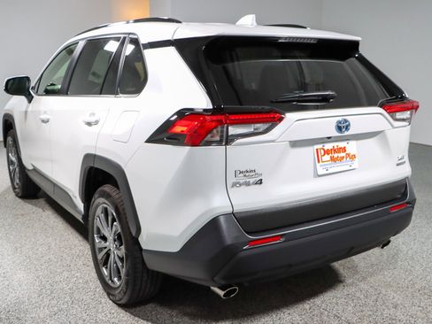 Used 2023 Toyota RAV4 XLE Premium image 9