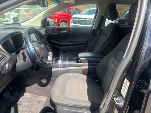 Used 2020 Ford Edge SE image 27