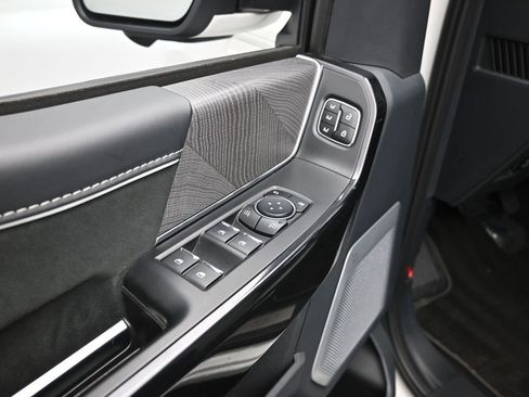 Used 2023 Ford F150 Lightning Platinum image 11