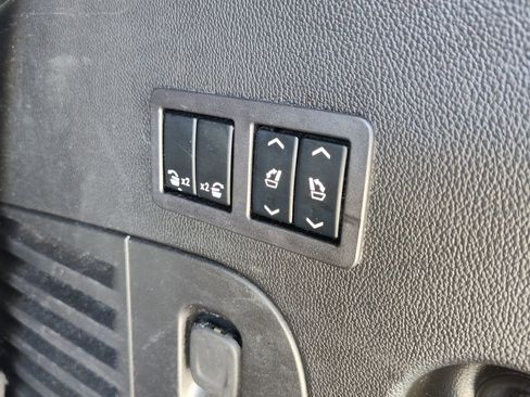 Used 2018 GMC Yukon Denali image 7