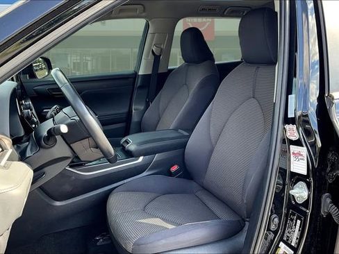 Used 2024 Toyota Highlander LE image 18