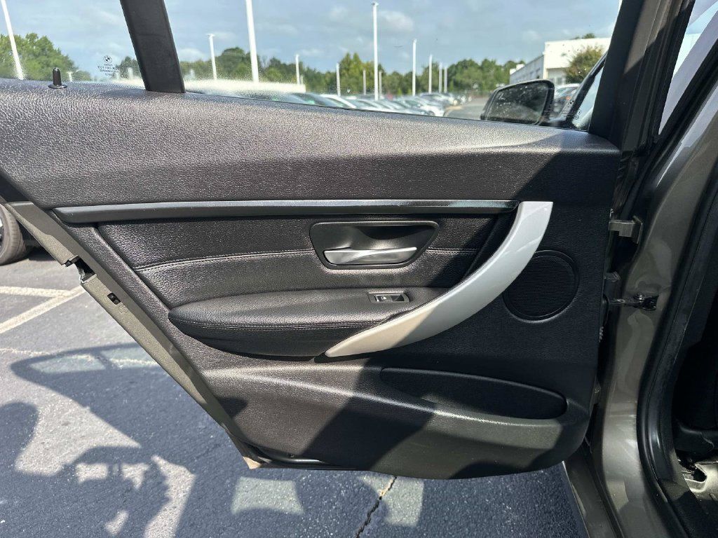 Used 2017 BMW 320i Sedan RWD image 19
