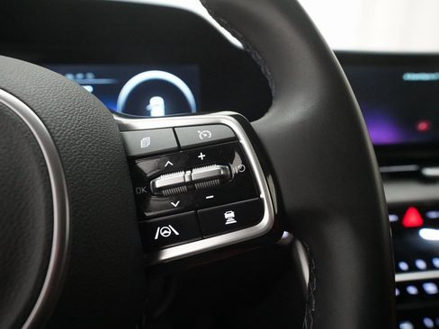 Certified 2024 Kia Carnival SX image 20