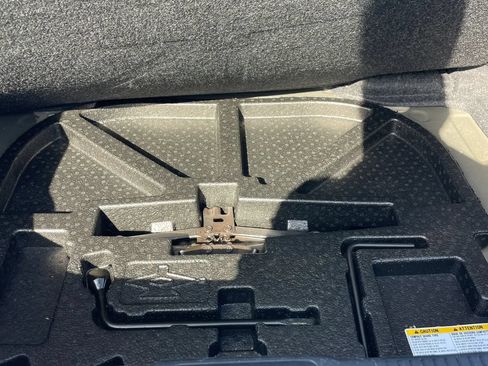 Used 2017 Toyota Camry XLE FWD image 17