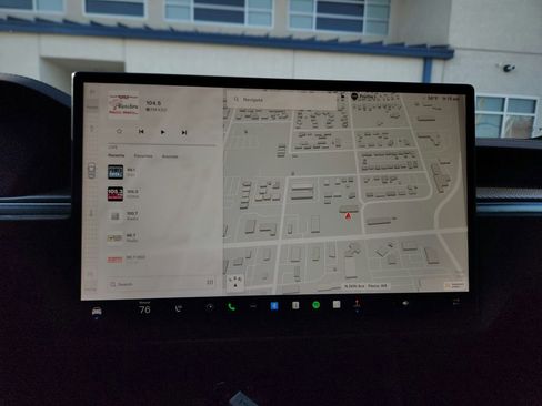 Used 2023 Tesla Model X Plaid image 9