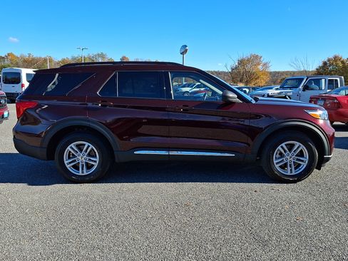 Certified 2022 Ford Explorer XLT w/ Equipment Group 202A AWD/4WD image 8