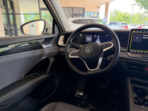 Used 2026 Volkswagen Tiguan SE FWD image 29