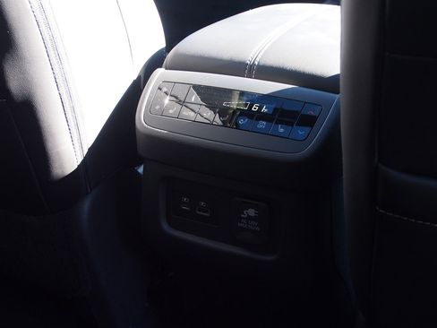 Used 2023 Nissan Pathfinder Platinum w/ Black Appearance Package image 15