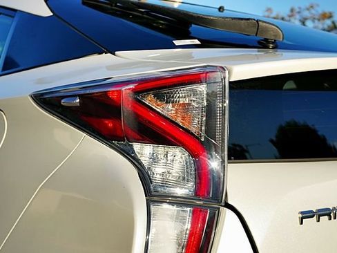 Used 2016 Toyota Prius Four FWD image 8