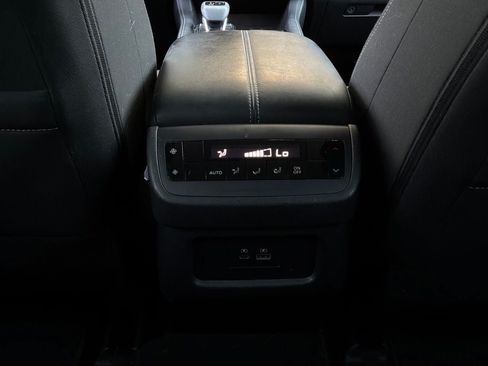 Used 2025 Nissan Pathfinder SV AWD/4WD image 15
