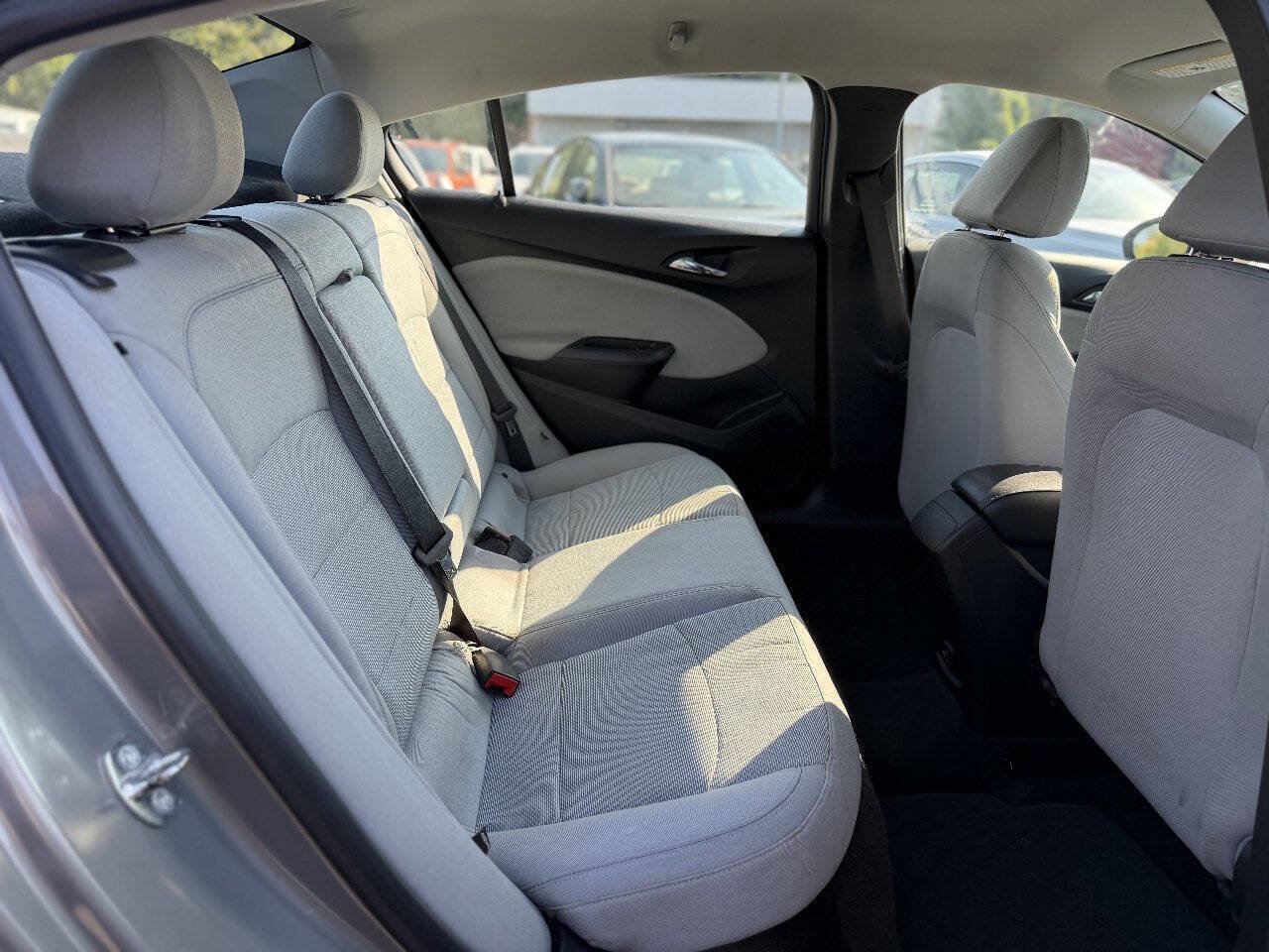 Used 2019 Chevrolet Cruze LT FWD image 16