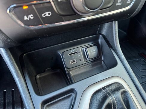 Used 2016 Jeep Cherokee Latitude image 22