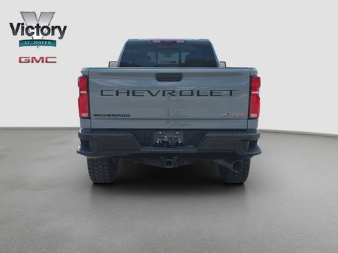Used 2025 Chevrolet Silverado 2500 ZR2 AWD/4WD image 16