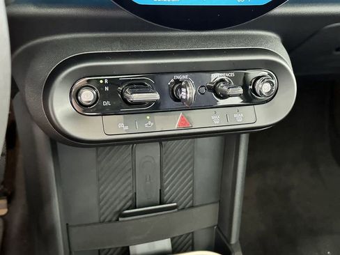 Certified 2025 MINI Cooper 2-Door Hardtop image 20