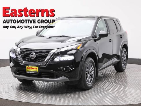 Used 2023 Nissan Rogue S image 1