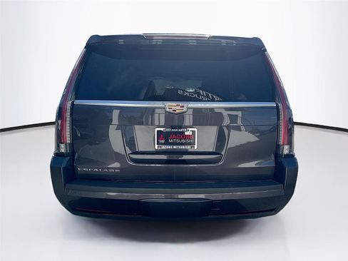 Used 2017 Cadillac Escalade Premium Luxury AWD/4WD image 4