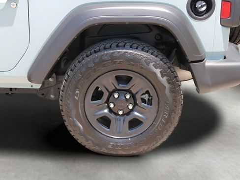 Used 2023 Jeep Wrangler Sport AWD/4WD image 9