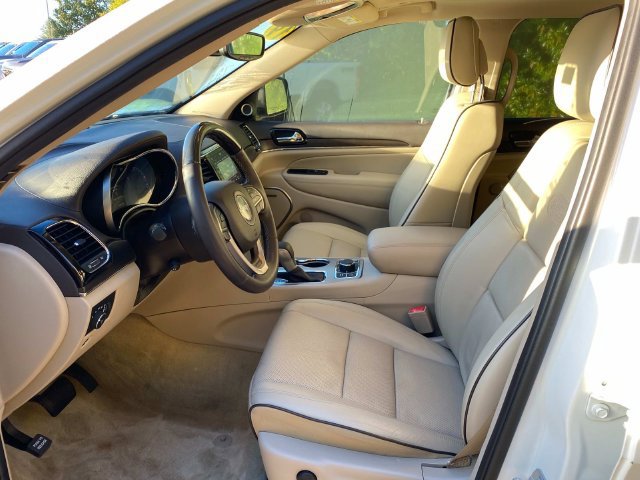 Used 2019 Jeep Grand Cherokee Overland AWD/4WD image 11