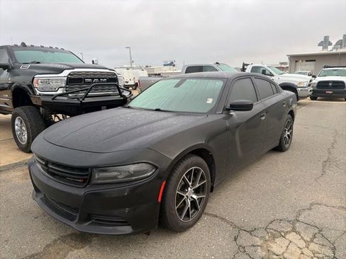 Used 2019 Dodge Charger SXT image 10
