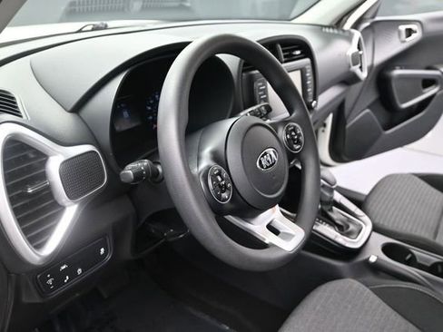 Used 2020 Kia Soul S FWD image 17