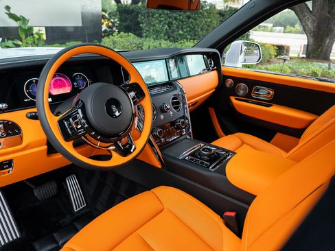 Used 2025 Rolls-Royce Cullinan image 11