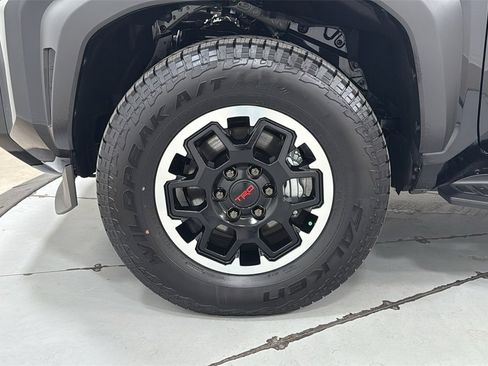Certified 2025 Toyota 4Runner TRD Off-Road Premium image 24