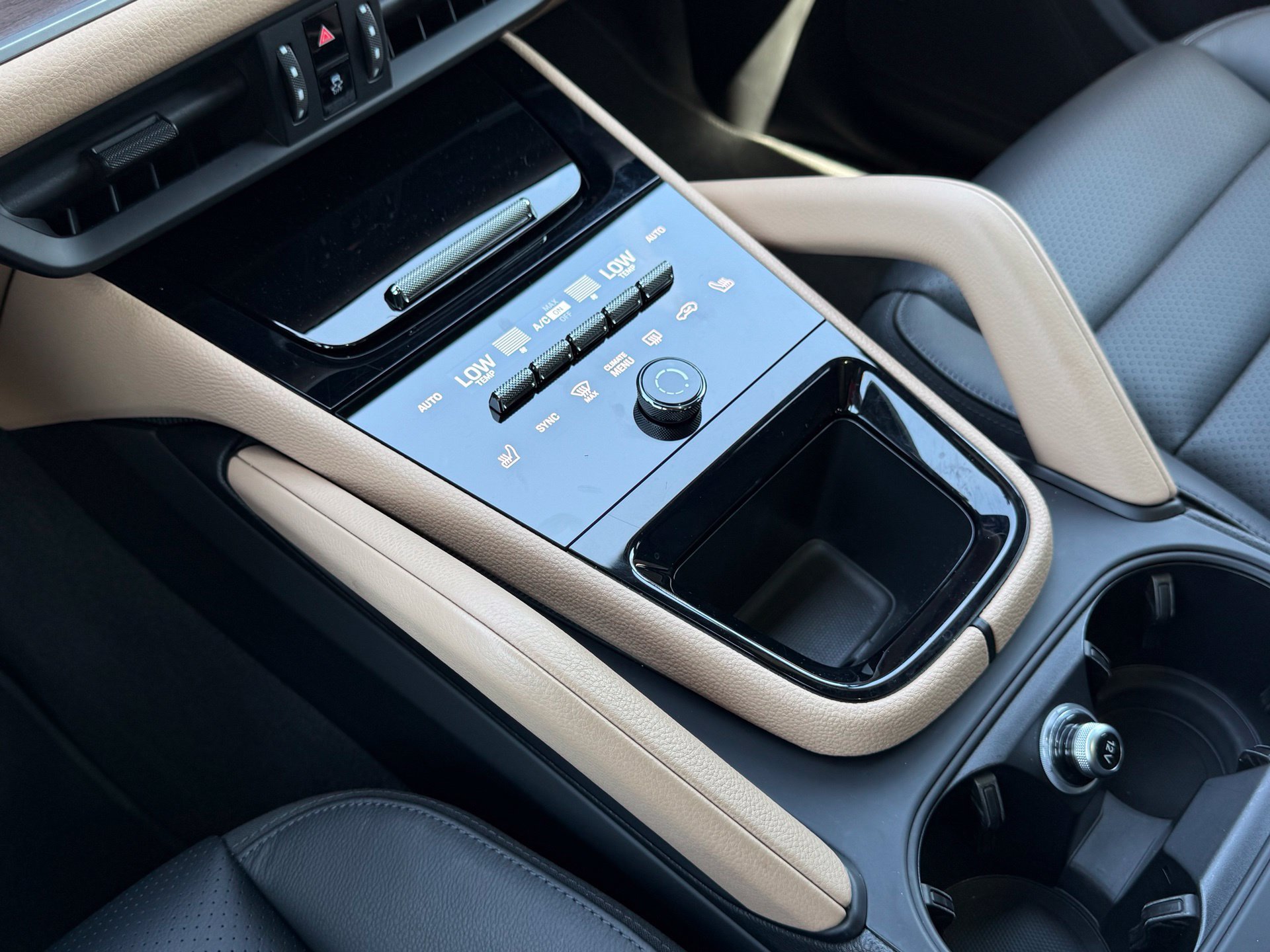 Certified 2024 Porsche Cayenne AWD/4WD image 22