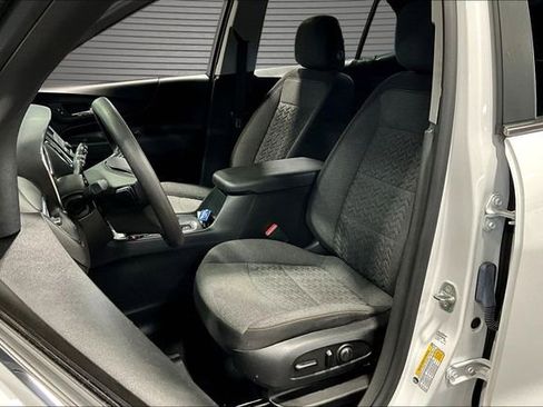 Used 2023 Chevrolet Equinox LT w/ LPO, Floor Liner Package AWD/4WD image 18