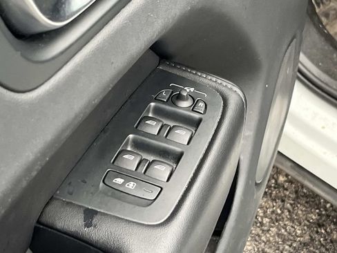 Used 2023 Volvo XC60 B5 Plus w/ Protection Package Premier image 21