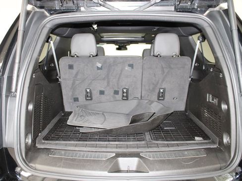 Used 2023 Chevrolet Suburban Z71 w/ Luxury Package image 18