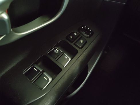 Used 2018 Kia Soul image 27