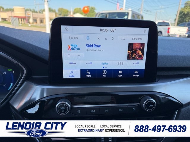 Certified 2022 Ford Escape Titanium w/ Class II Trailer Tow Package FWD image 23