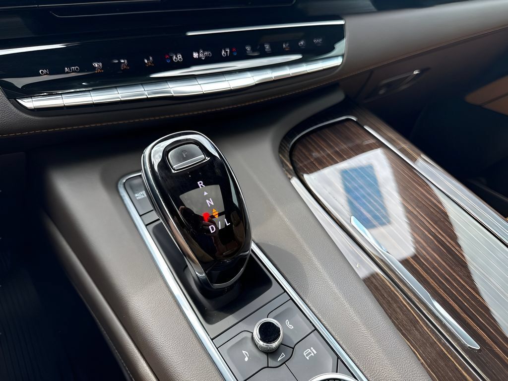 Used 2022 Cadillac Escalade Premium Luxury RWD image 20